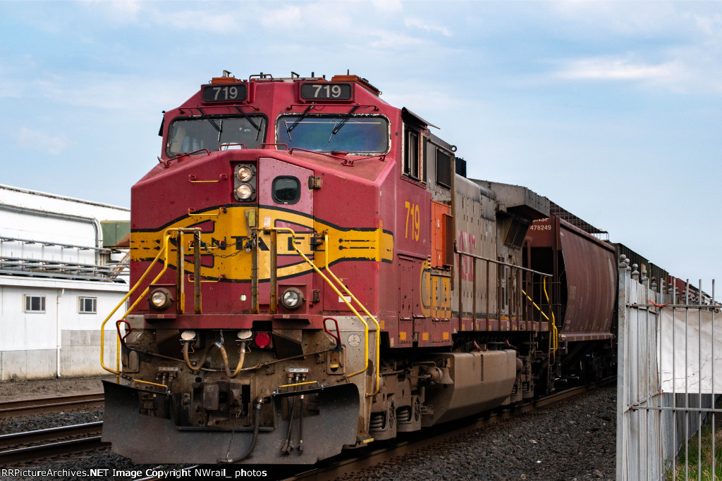 BNSF 719 